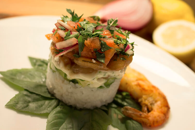 TIMBAL DE ARROZ, CAMARONES Y PALTA